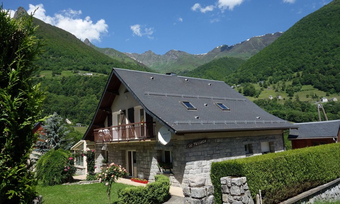 Cauterets Apartment | Ocean View Apartment in Chalet with Private Parking & WIFI