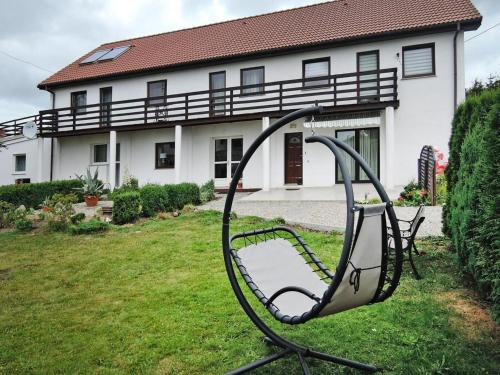 Redliny Apartment | Modern Flat in Dabrowa - Pet & Child Friendly Getaway