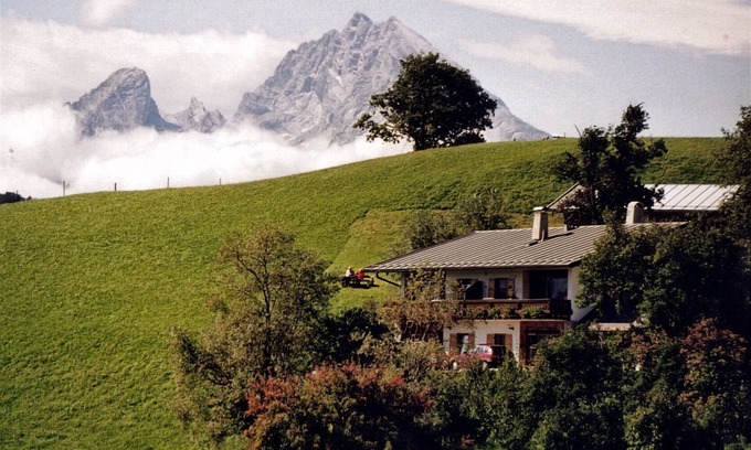 Marktschellenberg Apartment | Tranquil Apartment with Panoramic Views & Pool Access