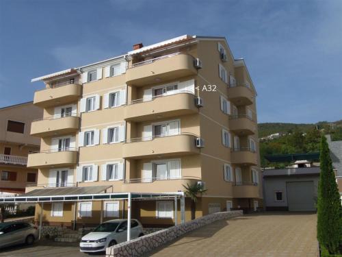 Dramalj Apartment | Seaside Apartment in Dramalj with Balcony & Hot Tub