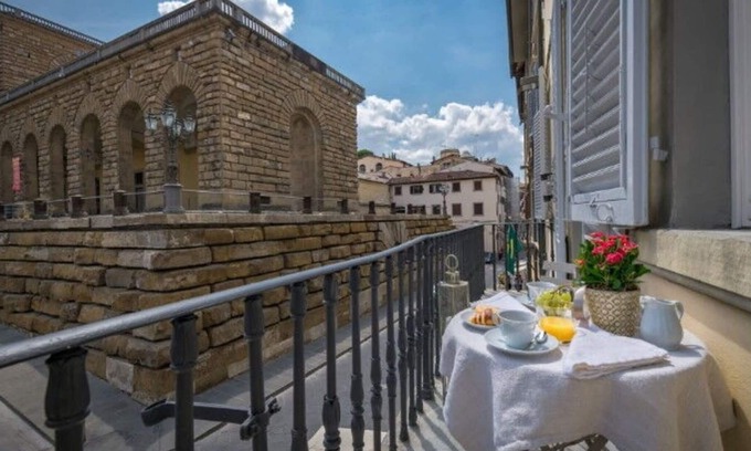 Santo Spirito Apartment | Spacious 4-Bedroom Apartment in Florence for Up to 12 Guests