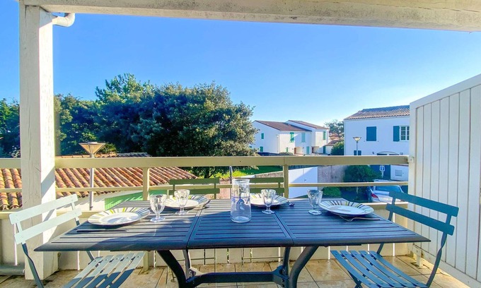 La Couarde-sur-Mer Apartment | Relaxing Apartment with Pool and Oceanfront Views