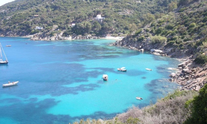 Giglio Castello Apartment | Cozy Apartment in Giglio Castello with Kitchen Amenities