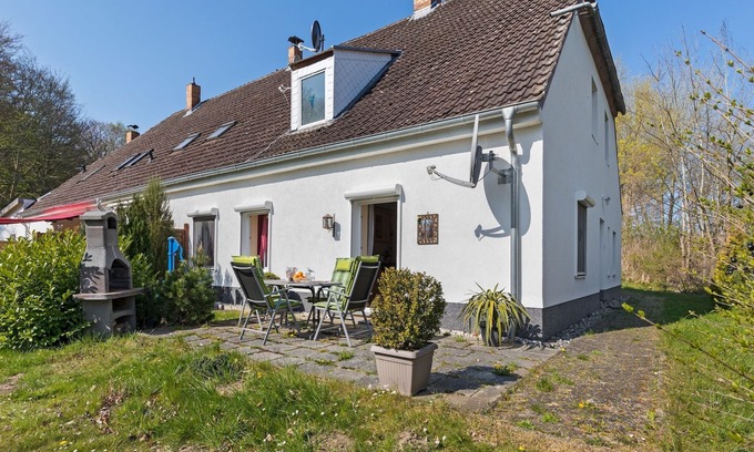 Gingst Apartment | Stylish Garden Apartment in Gingst with Ocean View
