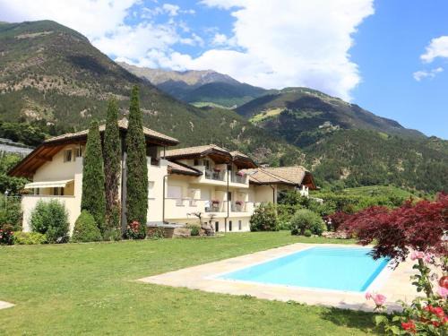 Coldrano Apartment | Discover Residence Lahnhof: Pet-Friendly Retreat in Laces