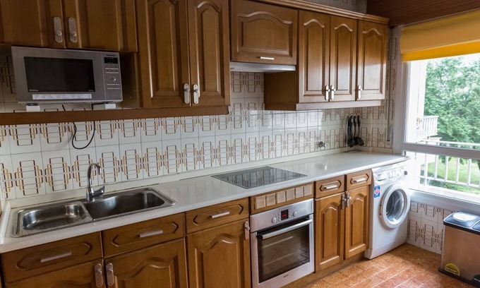 Elexalde Auzoa Apartment | Relaxing Apartment in Górliz: Steps from the Beach
