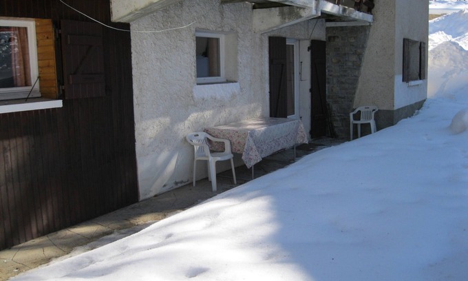 Les Claux Apartment | Ground Floor Chalet Apartment with Spa and Pet-Friendly Stays