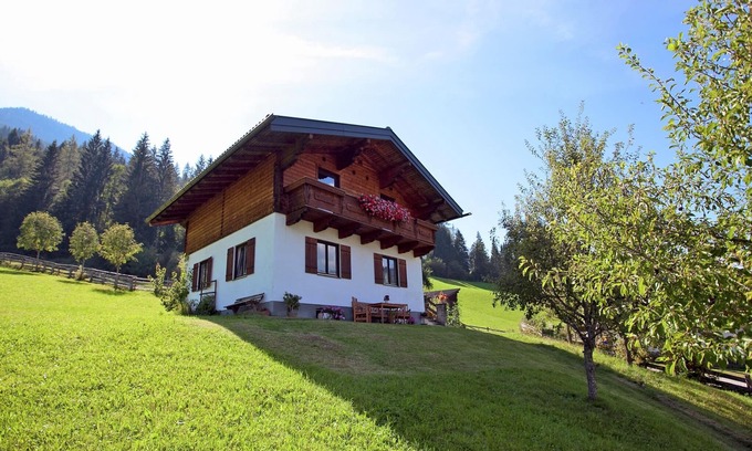 Huettau Apartment | Cozy Apartment in Hüttau: Ideal for Ski Lovers and Families