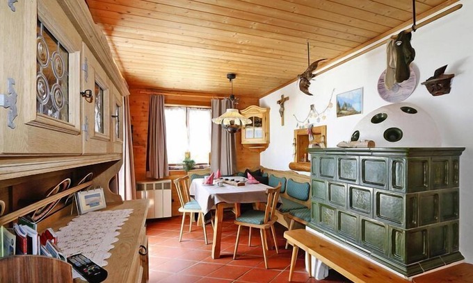 Fuegenberg Apartment | Cozy Apartment in Hochfügen with a Terrace and Amenities