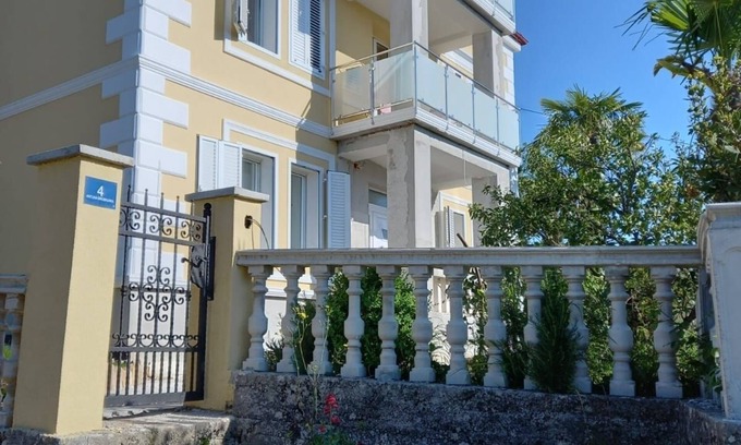 Ika Apartment | Seaview Apartment in Ika with Balcony and Modern Amenities