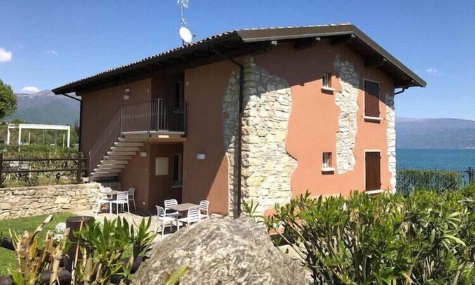 Manerba del Garda Apartment | Cozy Manerba Apartment with Barbecue and Pool Amenities