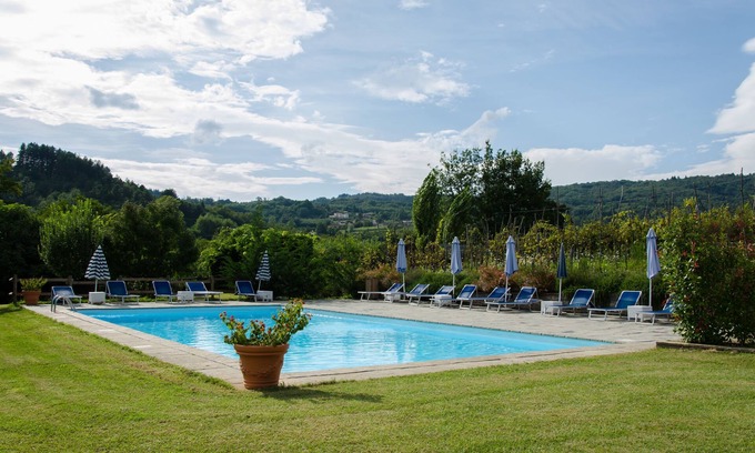 Villa Collemandina Apartment | Inviting Apartment in Villa Tuscany with Breakfast Included