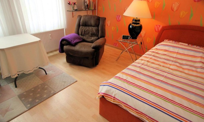 Kirchrode-Bemerode-Wulferode Apartment | Cozy Apartment in Kronsberg with Fully-Equipped Kitchen