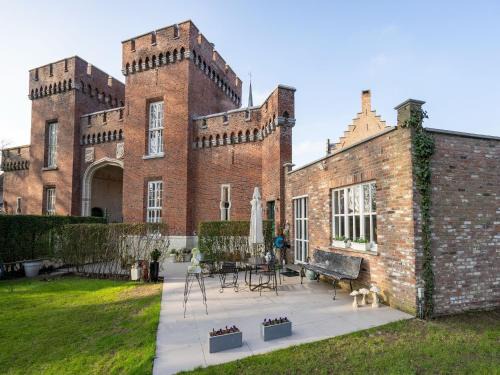 Bazel House | Elegant Apartment at Wissekerke Castle, Rated 9.1/10