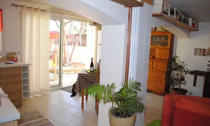 La Ciotat Apartment | Oceanfront Apartment in La Ciotat - Guest Rated 10/10