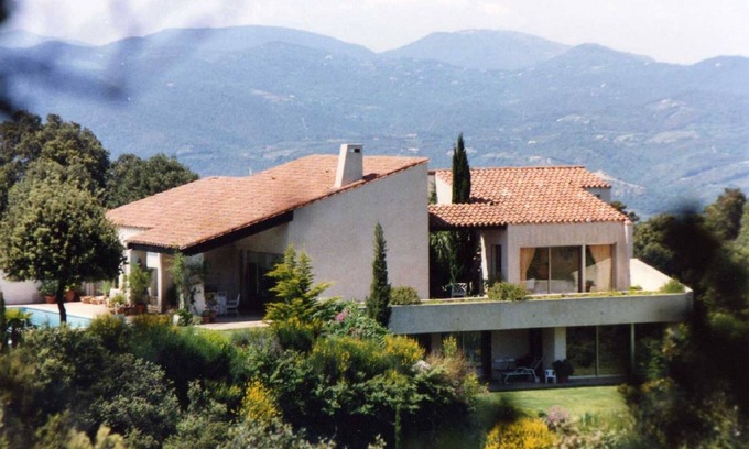 Ceret Apartment | Idyllic Villa Apartment with Pool and Oceanfront Views