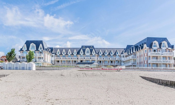 Le Crotoy Apartment | Apartment in Le Crotoy with sea views