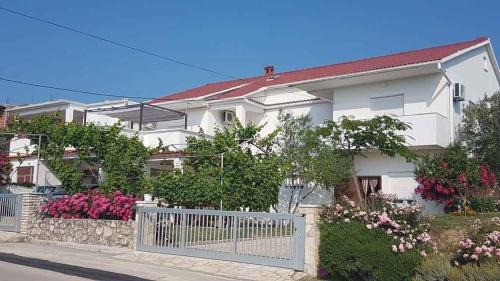 Ljubac Apartment | Cozy Ljubac Apartment with Sea View and Pet-Friendly Amenities