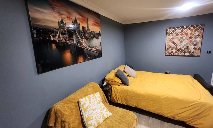 Cathall Apartment | Modern Apartment Steps from Metro with Pet-Friendly Amenities