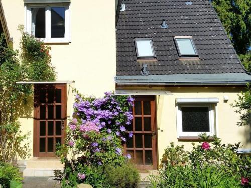 Halstenbek Apartment | Cozy Apartment in Lower Saxony for Family Adventures