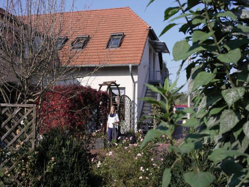 Weiag Apartment | Welcoming Apartment in Luckaitztal Gossda with Parking