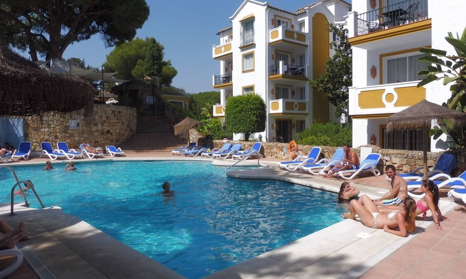 Nikki Beach Apartment | Cozy Elviria Seafront Apartment with Pool & Ocean View