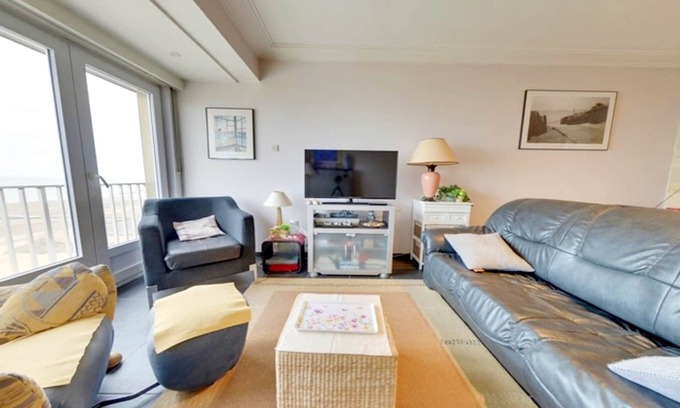 Middelkerke Apartment | Apartment in Middelkerke with Sea View