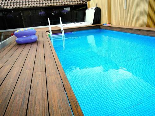 Miedzywodzie Apartment | Inviting Apartment with Pool and Jacuzzi in Mi dzywodzie