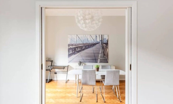 Tricolore Apartment | Spacious 2-Bedroom Apartment in Milan with Ocean View