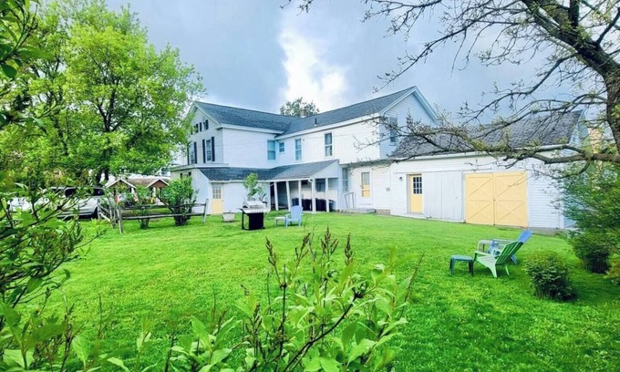Milford Apartment | Cozy Apartment in Milford Near Dreams Park & Baseball Hall