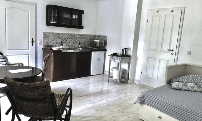 Neuburg Apartment | Cozy Apartment in Neuburg with Garden, Terrace & Bikes