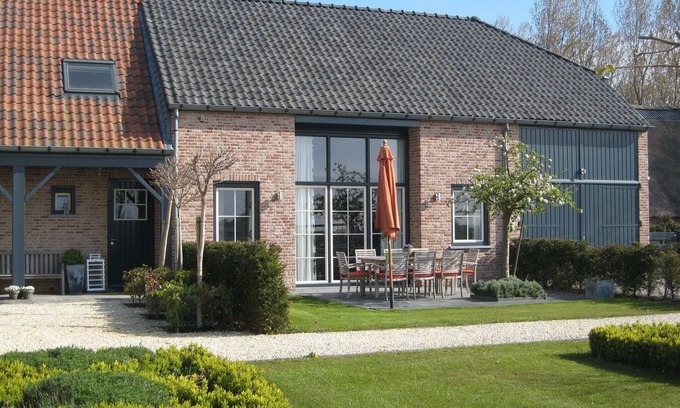 Zuidzande House | Discover Two Inviting Holiday Homes with Spa & Breakfast