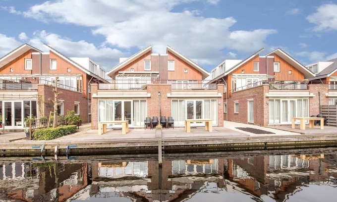 Municipality of Uitgeest Apartment | Cozy Apartment Near Amsterdam with Breakfast Included