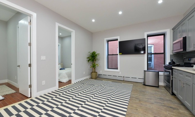 Park Versailles Apartment | Cozy Apartment in New York – Pet Friendly & Family Ready