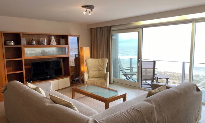 Nieuwpoort-Bad Apartment | Neptune 60: Breathtaking Ocean Views Await You