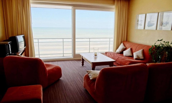 Nieuwpoort-aan-Zee Apartment | Coastal Retreat: Horizon 0501 with Oceanfront Views