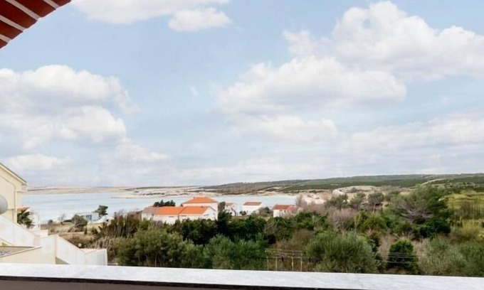 Caska Apartment | Seaside Apartment in Novalja with Terrace and Ocean Views