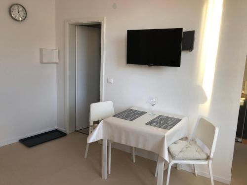 Northeim Apartment | Cozy Apartment in OG Schaupenstiel with Family-Friendly Dining