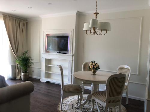 Old Town Apartment | Family-Friendly Apartment in Historic Old Town - 9.7/10 Rated
