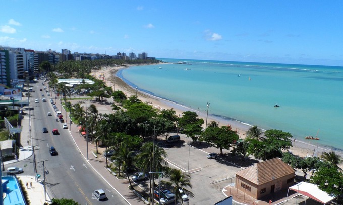 Pajucara Apartment | ```html
Prime Apartment Steps from Pajuçara Beach with Ocean View
```