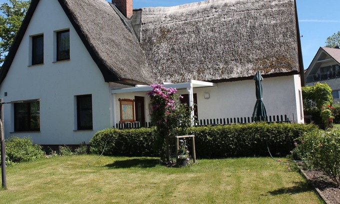 Pepelow Apartment | Cozy Apartment in Pepelow Steps from the Beach