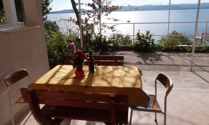 Pisak Apartment | Seaview Apartment in Pisak with Terrace and Air Conditioning