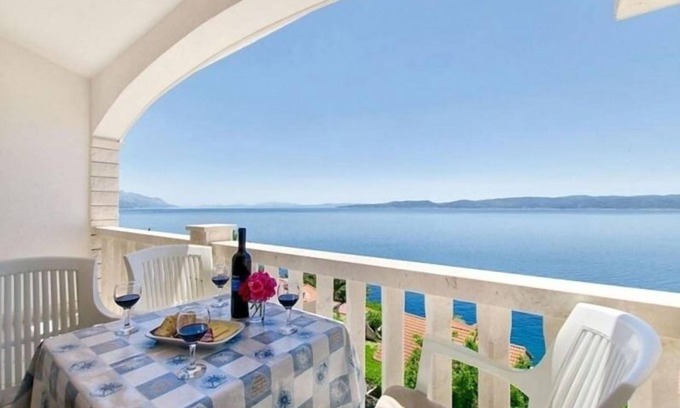 Pisak Apartment | Seaside Retreat in Pisak with Terrace & Ocean View