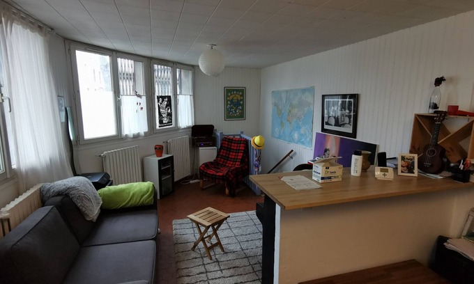 Vincennes Apartment | Cozy Apartment in a Picturesque Cottage for Families
