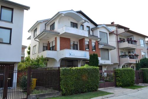 Prilep Apartment | Cozy Apartment in Prilep: Pet-Friendly & Child-Friendly Stay