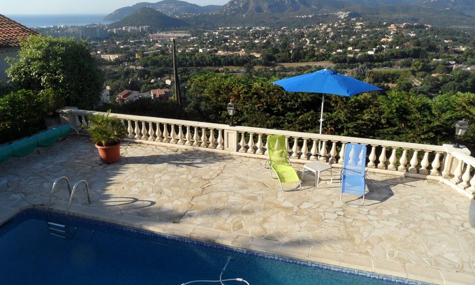 Les Termes Apartment | Serene Apartment in Private Villa with Ocean View