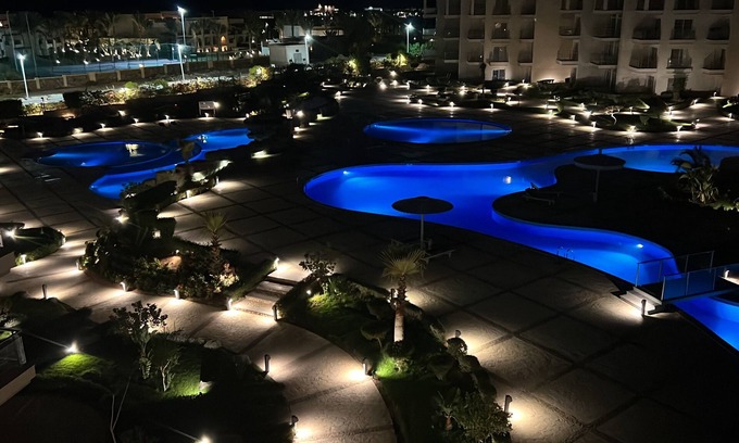 Ras Nasrani Apartment | Elegant Apartment in Residence Sunny Beach Montazah with Pool