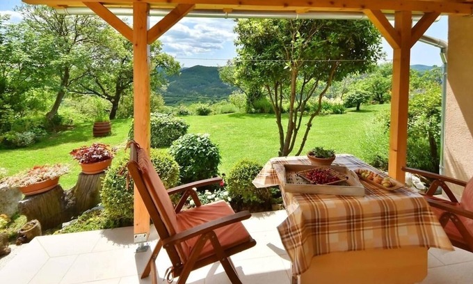 Ciritez Apartment | Exceptional Apartment in Roč with Terrace & Modern Amenities