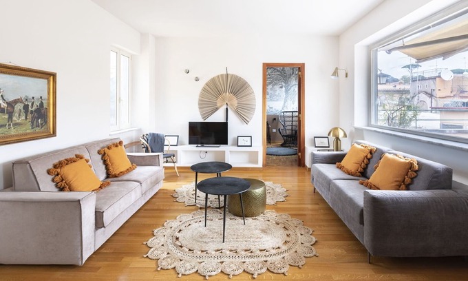 Rione IV Campo Marzio Apartment | Spacious 3-Bedroom Apartment in Rome with Pool & Breakfast