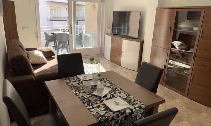 Roses Town Center Apartment | Cozy Apartment in Roses - Steps from Beach & Free WIFI